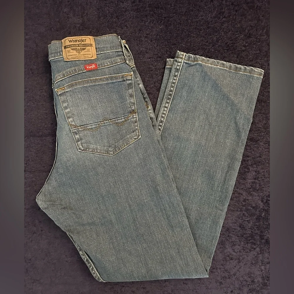 Wrangler Men's Straight  Fit Light Blue Jeans